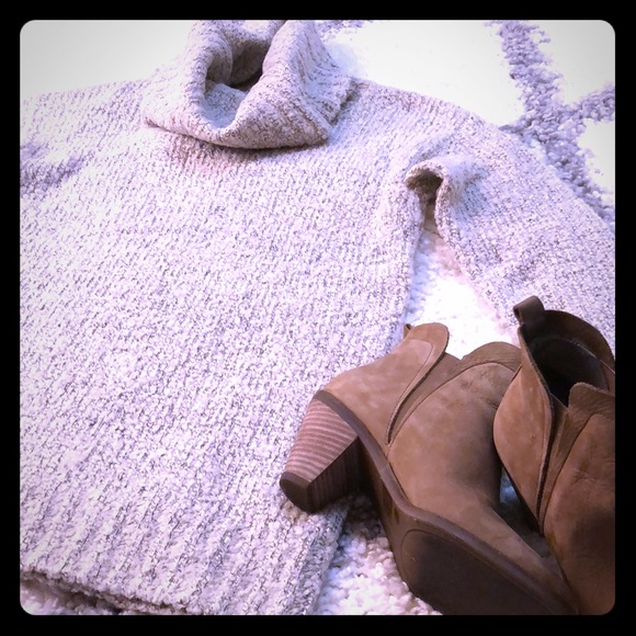 Forever 21 Sweaters - Cream Sweater